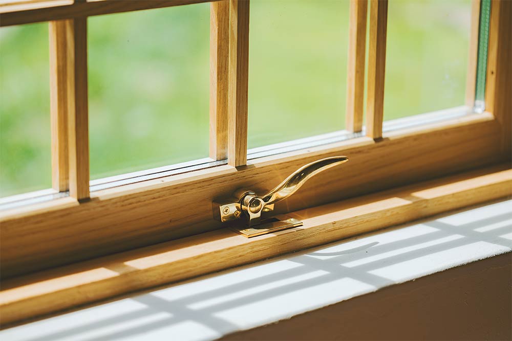 宿泊施設：小泊Fuji　2023年7月 竣工　建築家：藤森照信　撮影：砺波周平