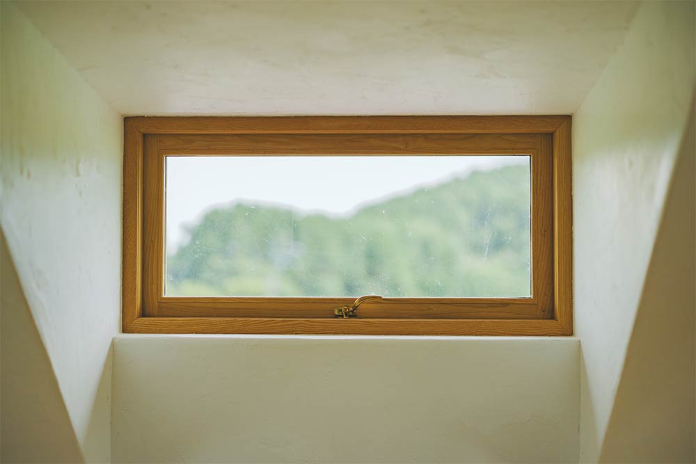 宿泊施設：小泊Fuji　2023年7月 竣工　建築家：藤森照信　撮影：砺波周平